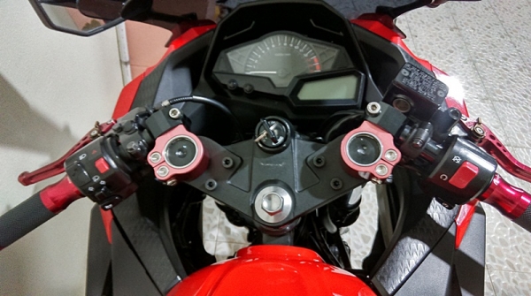 ลดราคา Kawazaki Ninja 250 ปี 2013 พร้อมของแต่งครับ 109,500 บาท ลดราคา Kawazaki Ninja 250 ปี 2013 พร้อมของแต่งครับ 109,500 บาท