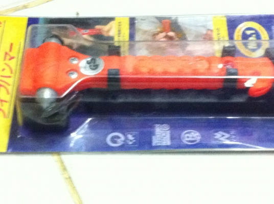 ค้อนทุบกระจกและใบมีดตัดเข็มขัดเซฟตี้ อุปกรณ์เสริมในรถเพื่อความปลอดภัย