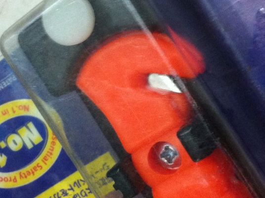 ค้อนทุบกระจกและใบมีดตัดเข็มขัดเซฟตี้ อุปกรณ์เสริมในรถเพื่อความปลอดภัย