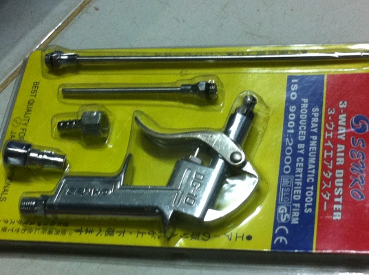 ชุดปืนลมเป่าชิ้นงาน SENKO ในชุดมีท่อลมให้สามขนาด พร้อมข้อต่อสวมแบบต่างๆ