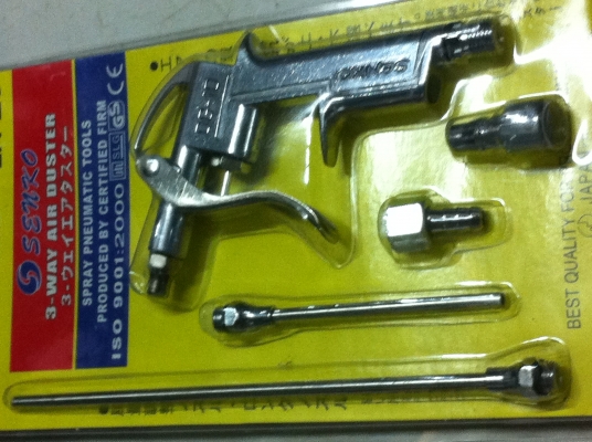 ชุดปืนลมเป่าชิ้นงาน SENKO ในชุดมีท่อลมให้สามขนาด พร้อมข้อต่อสวมแบบต่างๆ