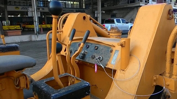 ขายรถตักตีนตะขาบ