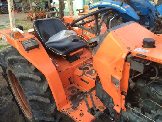ขายครับ KUBOTA L1-24 เครื่องดี เกียร์ดี สภาพพร้อมใช้งานสุดๆ กับราคาเบาๆครับ