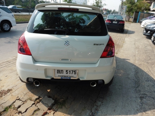 SUZUKI - SWIFT - 1.5 AT ปี2011 สีขาว เกียร์อัตโนมัติ เครื่องเบนซิน 1500cc SUZUKI - SWIFT - 1.5 AT ปี2011 สีขาว เกียร์อัตโนมัติ เครื่องเบนซิน 1500cc