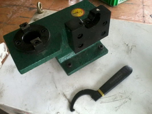 ขาย CNC M/C CENTER FANUC OMC รุ่น 12 TOOLS bt30 สภาพดี แน่นฟิตดี ใช้งานดีปกติ แถมชุดหัว ARBOR ของใหม่ ๆ 24 Tools พร้อมโต๊ะเก็บหัว ตัวล็อคทูล และ ประแจขันหัว เอาไปใช้งานอย่างเดียว ไม่แพงครับ