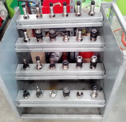 ขาย CNC M/C CENTER FANUC OMC รุ่น 12 TOOLS bt30 สภาพดี แน่นฟิตดี ใช้งานดีปกติ แถมชุดหัว ARBOR ของใหม่ ๆ 24 Tools พร้อมโต๊ะเก็บหัว ตัวล็อคทูล และ ประแจขันหัว เอาไปใช้งานอย่างเดียว ไม่แพงครับ