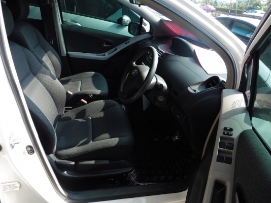 TOYOTA - YARIS - 1.5 AT ปี2010 สีขาว เกียร์อัตโนมัติ เครื่องเบนซิน 1500cc TOYOTA - YARIS - 1.5 AT ปี2010 สีขาว เกียร์อัตโนมัติ เครื่องเบนซิน 1500cc