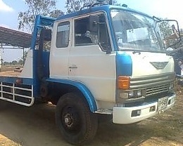 HINO KT 925 - 185 HP HO7C สิบล้อเพลาเดียว เทรลเลอร์ท้ายลาดมีหางพับไฮดรอลิกส์ขึ้นรถเกี่ยวข้าวครบพร้อมใช้งาน เครื่องแน่นแรงดีลงเล่มครบ หัวเก๋ง F18 อย่างสวยลงเล่มครบภายในเก๋งคอนโซลสวยครบ พวงมาลัยเพาเวอร์ ช่วงล่างเพลาเดียวเดิมๆคัชซีสวยไม่มีบวม ยางสภาพดี 10 เส