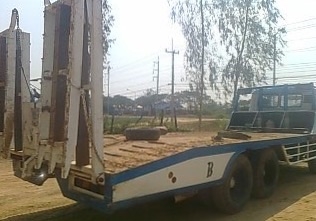 HINO KT 925 - 185 HP HO7C สิบล้อเพลาเดียว เทรลเลอร์ท้ายลาดมีหางพับไฮดรอลิกส์ขึ้นรถเกี่ยวข้าวครบพร้อมใช้งาน เครื่องแน่นแรงดีลงเล่มครบ หัวเก๋ง F18 อย่างสวยลงเล่มครบภายในเก๋งคอนโซลสวยครบ พวงมาลัยเพาเวอร์ ช่วงล่างเพลาเดียวเดิมๆคัชซีสวยไม่มีบวม ยางสภาพดี 10 เส