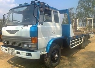HINO KT 925 - 185 HP HO7C สิบล้อเพลาเดียว เทรลเลอร์ท้ายลาดมีหางพับไฮดรอลิกส์ขึ้นรถเกี่ยวข้าวครบพร้อมใช้งาน เครื่องแน่นแรงดีลงเล่มครบ หัวเก๋ง F18 อย่างสวยลงเล่มครบภายในเก๋งคอนโซลสวยครบ พวงมาลัยเพาเวอร์ ช่วงล่างเพลาเดียวเดิมๆคัชซีสวยไม่มีบวม ยางสภาพดี 10 เส
