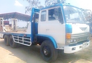 HINO KT 925 - 185 HP HO7C สิบล้อเพลาเดียว เทรลเลอร์ท้ายลาดมีหางพับไฮดรอลิกส์ขึ้นรถเกี่ยวข้าวครบพร้อมใช้งาน เครื่องแน่นแรงดีลงเล่มครบ หัวเก๋ง F18 อย่างสวยลงเล่มครบภายในเก๋งคอนโซลสวยครบ พวงมาลัยเพาเวอร์ ช่วงล่างเพลาเดียวเดิมๆคัชซีสวยไม่มีบวม ยางสภาพดี 10 เส