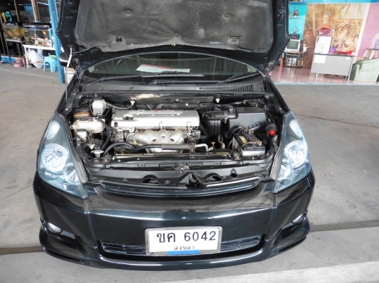 TOYOTA - WISH - 2.0  Limited AT ปี2004 สีดำ เกียร์อัตโนมัติ เครื่องเบนซิน 2000cc