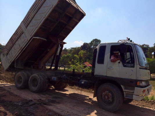 ขายด่วน รถสิบล้อสองเพลาดั้มพ์  HINO  FM 3H  195 พร้อมใช้งาน