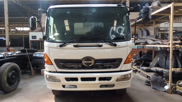 ขาย 6 ล้อ HINO MEGA เครื่อง JO8C 225 แรงม้าระบบน้ำมัน หัวคัชซียาว 5.30 เมตร ยาง 1100 ขอบ 20 รถปี 49 สวยๆพร้อมใช้พร้อมเล่มทะเบียน
