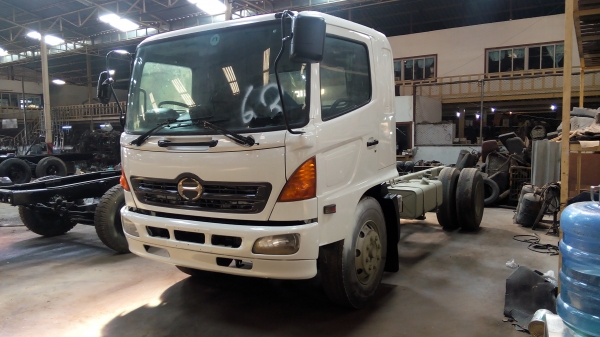 ขาย 6 ล้อ HINO MEGA เครื่อง JO8C 225 แรงม้าระบบน้ำมัน หัวคัชซียาว 5.30 เมตร ยาง 1100 ขอบ 20 รถปี 49 สวยๆพร้อมใช้พร้อมเล่มทะเบียน