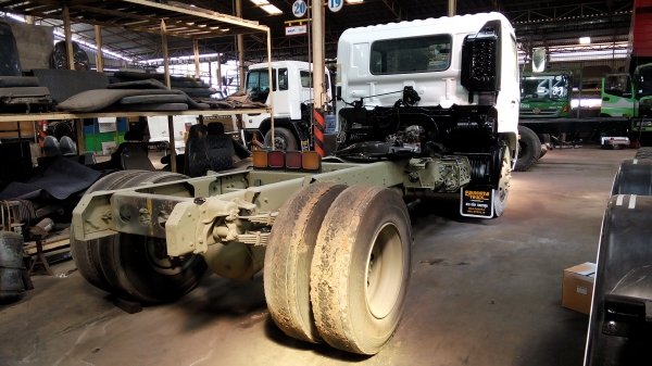 ขาย 6 ล้อ HINO MEGA เครื่อง JO8C 225 แรงม้าระบบน้ำมัน หัวคัชซียาว 5.30 เมตร ยาง 1100 ขอบ 20 รถปี 49 สวยๆพร้อมใช้พร้อมเล่มทะเบียน