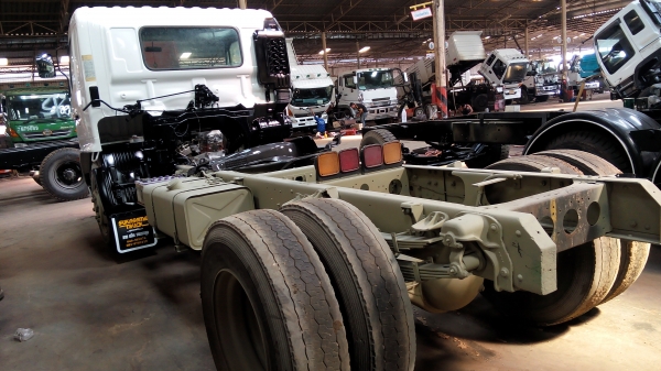 ขาย 6 ล้อ HINO MEGA เครื่อง JO8C 225 แรงม้าระบบน้ำมัน หัวคัชซียาว 5.30 เมตร ยาง 1100 ขอบ 20 รถปี 49 สวยๆพร้อมใช้พร้อมเล่มทะเบียน