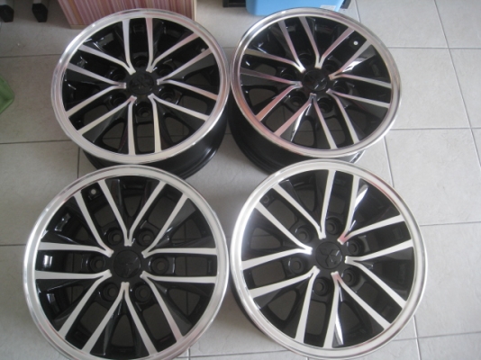 ขายล้อแม็กเดิม pajero sport 16"x7" et38 6 รู 139.7สนใจติดต่อเล็กคลองสามครับ 081-3747940
