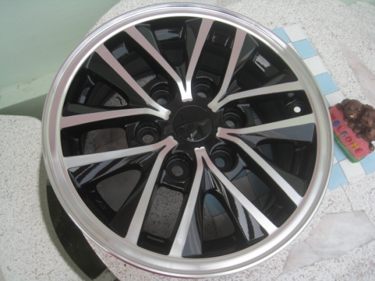 ขายล้อแม็กเดิม pajero sport 16"x7" et38 6 รู 139.7สนใจติดต่อเล็กคลองสามครับ 081-3747940