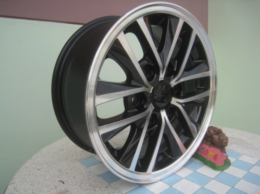 ขายล้อแม็กเดิม pajero sport 16"x7" et38 6 รู 139.7สนใจติดต่อเล็กคลองสามครับ 081-3747940