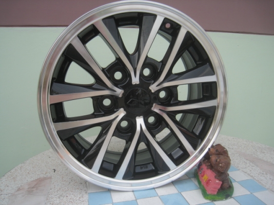 ขายล้อแม็กเดิม pajero sport 16"x7" et38 6 รู 139.7สนใจติดต่อเล็กคลองสามครับ 081-3747940