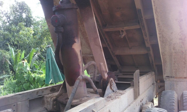 รถฮีโน่ 10 ล้อดั้ม FM227 - 220 แรงม้า. ปี 33  ( มีขาย 2 คัน. )  สนใจติดต่อ 081 - 6079515