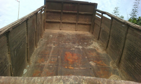 รถฮีโน่ 10 ล้อดั้ม FM227 - 220 แรงม้า. ปี 33  ( มีขาย 2 คัน. )  สนใจติดต่อ 081 - 6079515