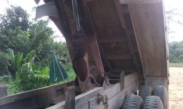 รถฮีโน่ 10 ล้อดั้ม FM227 - 220 แรงม้า. ปี 33  ( มีขาย 2 คัน. )  สนใจติดต่อ 081 - 6079515