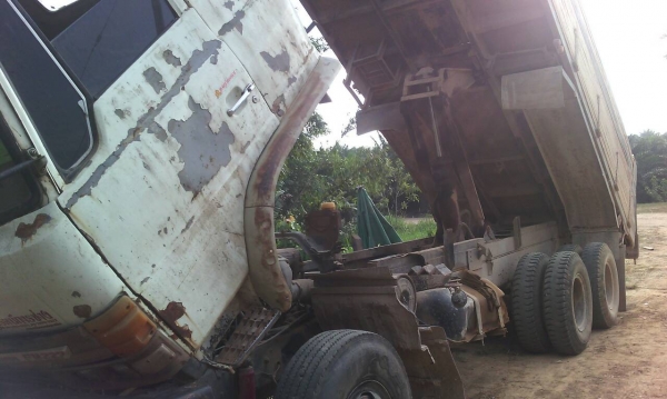 รถฮีโน่ 10 ล้อดั้ม FM227 - 220 แรงม้า. ปี 33  ( มีขาย 2 คัน. )  สนใจติดต่อ 081 - 6079515