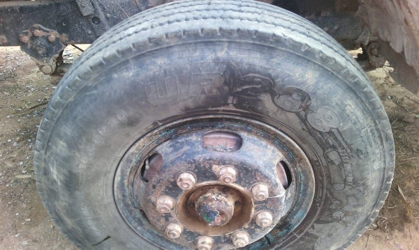 รถฮีโน่ 10 ล้อดั้ม FM227 - 220 แรงม้า. ปี 33  ( มีขาย 2 คัน. )  สนใจติดต่อ 081 - 6079515