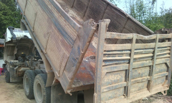 รถฮีโน่ 10 ล้อดั้ม FM227 - 220 แรงม้า. ปี 33  ( มีขาย 2 คัน. )  สนใจติดต่อ 081 - 6079515