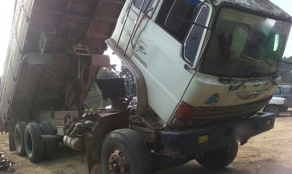 รถฮีโน่ 10 ล้อดั้ม FM227 - 220 แรงม้า. ปี 33  ( มีขาย 2 คัน. )  สนใจติดต่อ 081 - 6079515