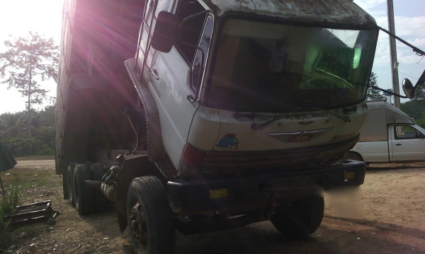 รถฮีโน่ 10 ล้อดั้ม FM227 - 220 แรงม้า. ปี 33  ( มีขาย 2 คัน. )  สนใจติดต่อ 081 - 6079515