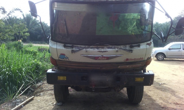 รถฮีโน่ 10 ล้อดั้ม FM227 - 220 แรงม้า. ปี 33  ( มีขาย 2 คัน. )  สนใจติดต่อ 081 - 6079515