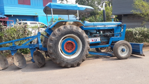 ขายรถไถฟอร์ด 77 T5 ไอดีกลม เครื่อง 6600 รถใช้งานประจำครับ สภาพดี พร้อมใช้งาน  ไม่มีเล่ม เอกสารสัญญาซื้อขายครับ