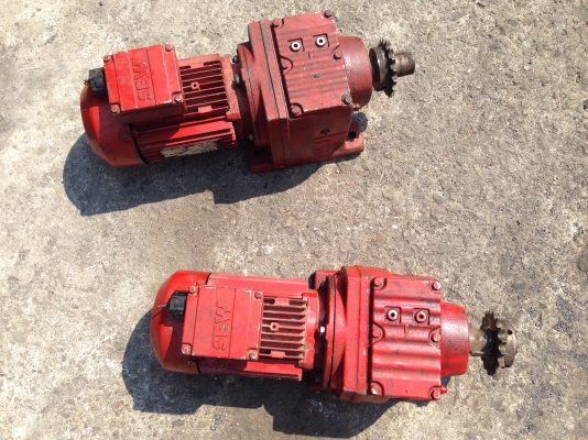 ขายมอเตอร์เกียร์ Sew eurodrive ขนาด 1HP. 380V อัตราทด 1:85 เพลาออก 17 รอบต่อนาที สภาพสวย วิ่งนิ่ม พร้อมใช้งาน มี 2 ตัวครับ ( เหลือ 1 ตัวครับ ) ขายมอเตอร์เกียร์ Sew eurodrive ขนาด 1HP. 380V อัตราทด 1:85 เพลาออก 17 รอบต่อนาที สภาพสวย วิ่งนิ่ม พร้อมใช้งาน มี 2 ตัวครับ ( เหลือ 1 ตัวครับ )
