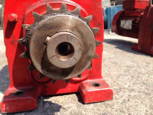 ขายมอเตอร์เกียร์ Sew eurodrive ขนาด 1HP. 380V อัตราทด 1:85 เพลาออก 17 รอบต่อนาที สภาพสวย วิ่งนิ่ม พร้อมใช้งาน มี 2 ตัวครับ ( เหลือ 1 ตัวครับ ) ขายมอเตอร์เกียร์ Sew eurodrive ขนาด 1HP. 380V อัตราทด 1:85 เพลาออก 17 รอบต่อนาที สภาพสวย วิ่งนิ่ม พร้อมใช้งาน มี 2 ตัวครับ ( เหลือ 1 ตัวครับ )