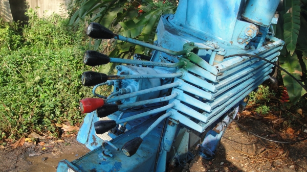 เครน UNIC V-TURBO 2.5ตัน รุ่นใหม่6เหลี่ยม ท้องวี หลังวี 3ปลอก2ชัก เก่านอก อุปกรณ์ครบ สภาพสวย ราคาถูก