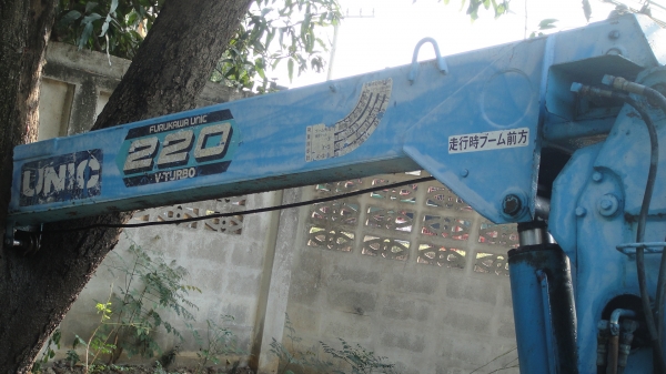 เครน UNIC V-TURBO 2.5ตัน รุ่นใหม่6เหลี่ยม ท้องวี หลังวี 3ปลอก2ชัก เก่านอก อุปกรณ์ครบ สภาพสวย ราคาถูก