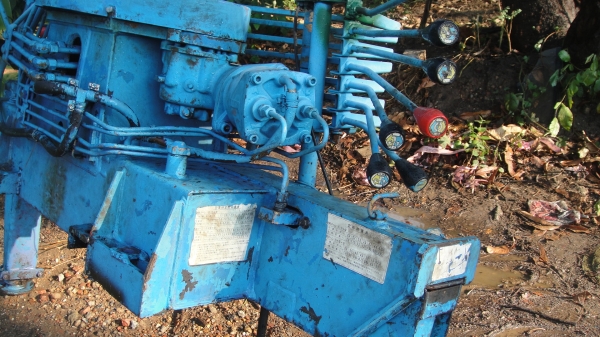 เครน UNIC V-TURBO 2.5ตัน รุ่นใหม่6เหลี่ยม ท้องวี หลังวี 3ปลอก2ชัก เก่านอก อุปกรณ์ครบ สภาพสวย ราคาถูก