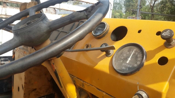 รถตัก KOMATSU  510.     สนใจติดต่อ  081 - 6079515