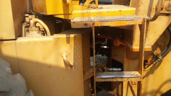 รถตัก KOMATSU  510.     สนใจติดต่อ  081 - 6079515