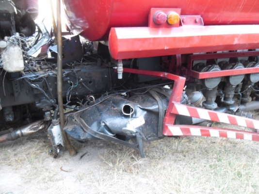 (ขาย...หัว-คัสซี)ขายซากรถน้ำมัน 10 ล้อเพลาเดียว240แรง isuzu.Fvm34 ปี53 เครื่องไม่โดน คัสซีนิดหน่อย....