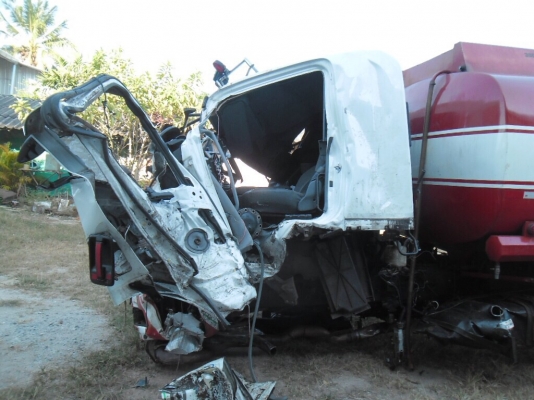 (ขาย...หัว-คัสซี)ขายซากรถน้ำมัน 10 ล้อเพลาเดียว240แรง isuzu.Fvm34 ปี53 เครื่องไม่โดน คัสซีนิดหน่อย....