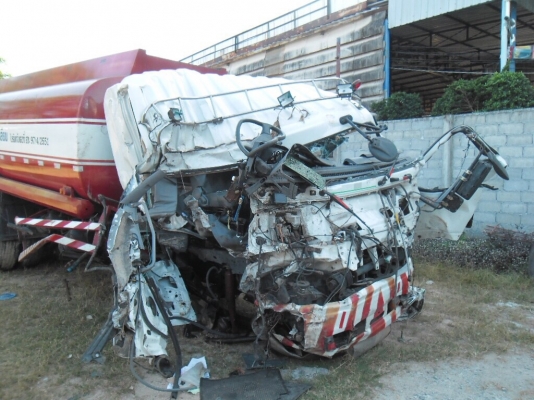 (ขาย...หัว-คัสซี)ขายซากรถน้ำมัน 10 ล้อเพลาเดียว240แรง isuzu.Fvm34 ปี53 เครื่องไม่โดน คัสซีนิดหน่อย....