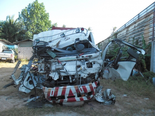 (ขาย...หัว-คัสซี)ขายซากรถน้ำมัน 10 ล้อเพลาเดียว240แรง isuzu.Fvm34 ปี53 เครื่องไม่โดน คัสซีนิดหน่อย....