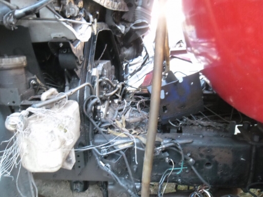 (ขาย...หัว-คัสซี)ขายซากรถน้ำมัน 10 ล้อเพลาเดียว240แรง isuzu.Fvm34 ปี53 เครื่องไม่โดน คัสซีนิดหน่อย....