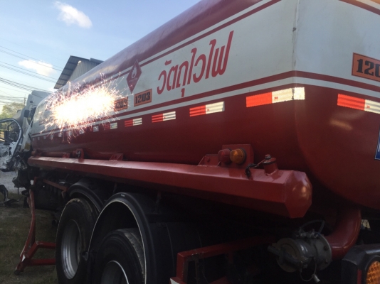 (ขาย...หัว-คัสซี)ขายซากรถน้ำมัน 10 ล้อเพลาเดียว240แรง isuzu.Fvm34 ปี53 เครื่องไม่โดน คัสซีนิดหน่อย....