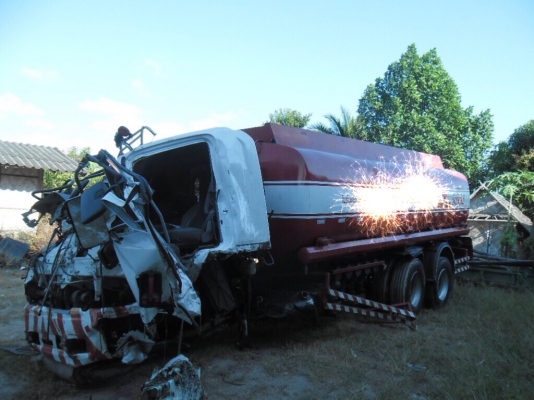 (ขาย...หัว-คัสซี)ขายซากรถน้ำมัน 10 ล้อเพลาเดียว240แรง isuzu.Fvm34 ปี53 เครื่องไม่โดน คัสซีนิดหน่อย....