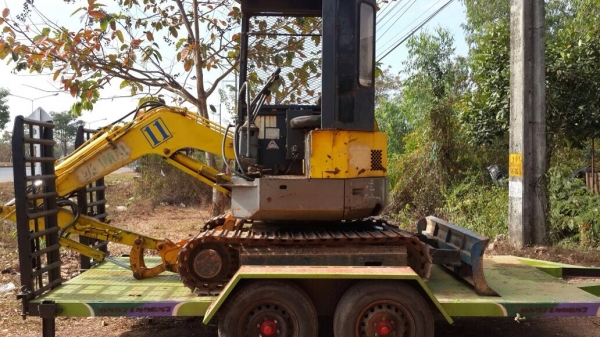 ขายด่วนเครื่องจักรกลหนัก รถแบคโฮ โคมัสสุ PC28uu